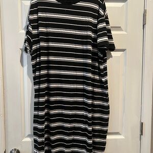 SHEIN Curve Monochrome Striped Top